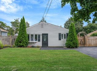 66 Laurin Rd, Calverton, NY 11933