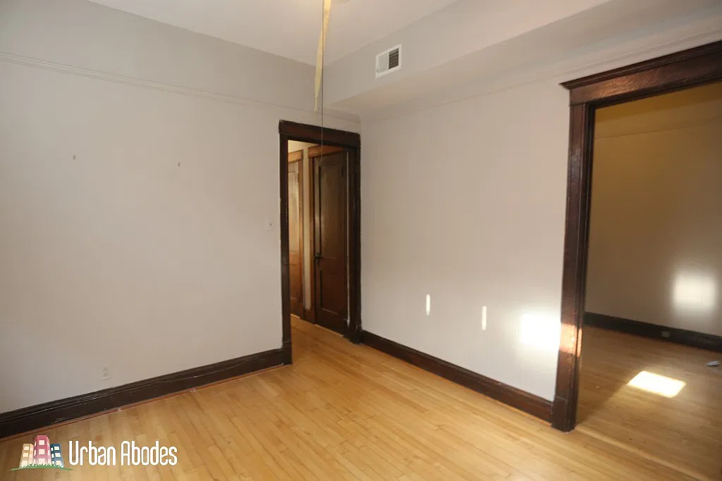1927 W Schiller St — Photo 1
