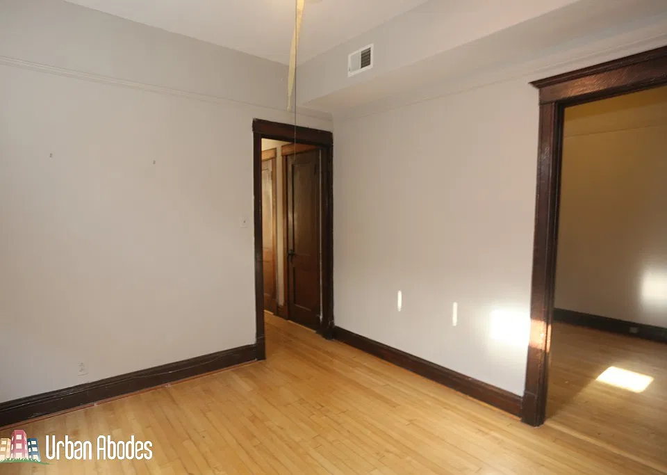 1927 W Schiller St #1R