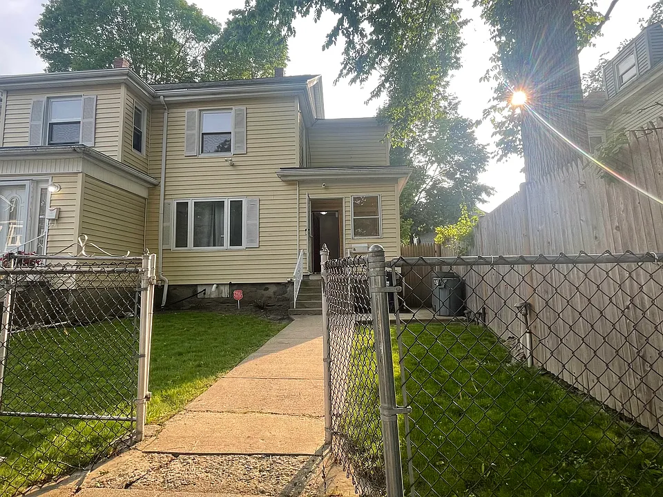 13 Whitman St #B