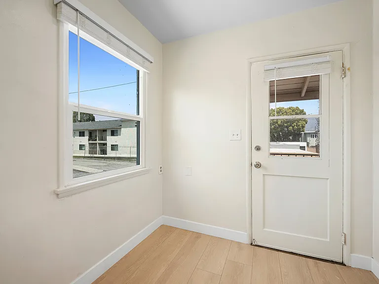 1009 W Angeleno Ave #202 — Photo 7