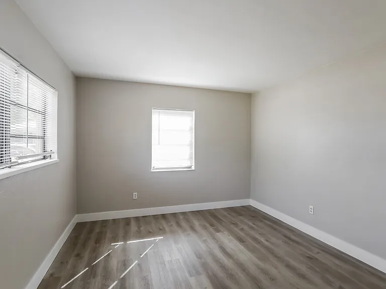 381 Carolina Ave — Photo 11