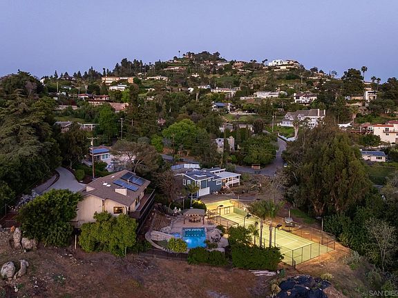3rd image of 4920 Beaumont Dr