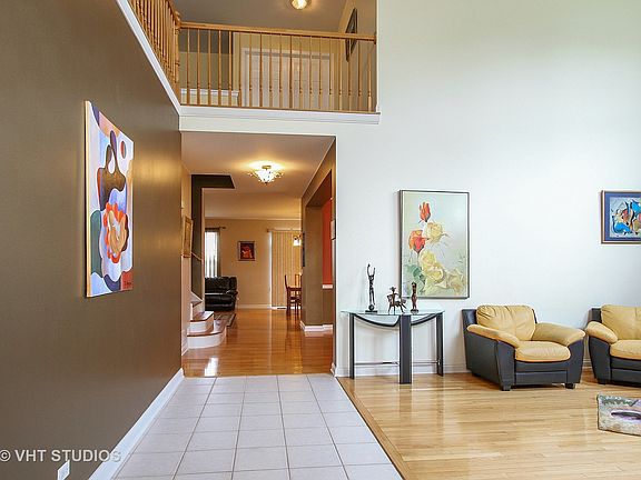 3rd image of 1001 Barnhill Dr