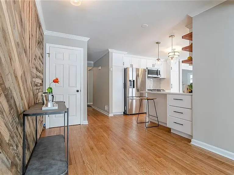 75 Ellingwood Dr — Photo 2