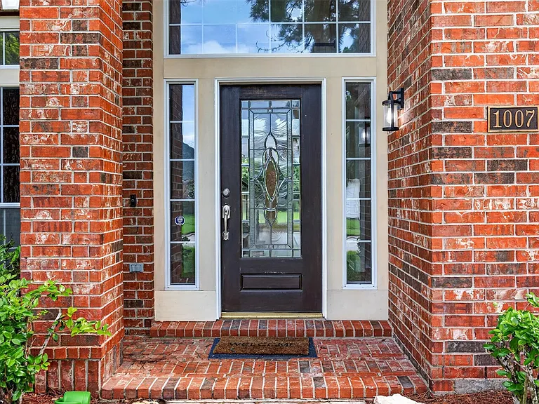 1007 Brannon Park Ln — Photo 4