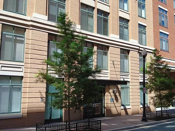 1205 N Garfield St APT 808, Arlington, VA 22201