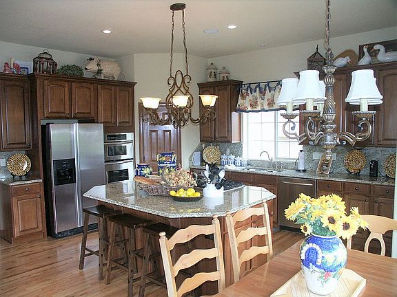 Open concept kitchen/nook