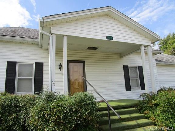 2nd image of 718 W Monroe Ave