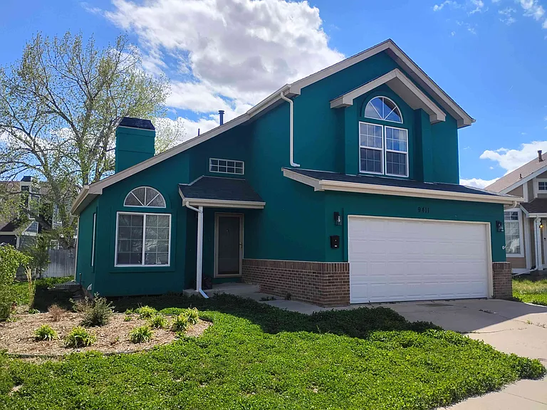 Located on a cul-de-sac in a quiet residential area. No commercial traffic. Playground is only 2 blocks away.