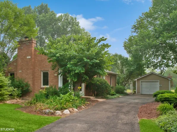 31455 N Oplaine Rd, Libertyville, IL 60048