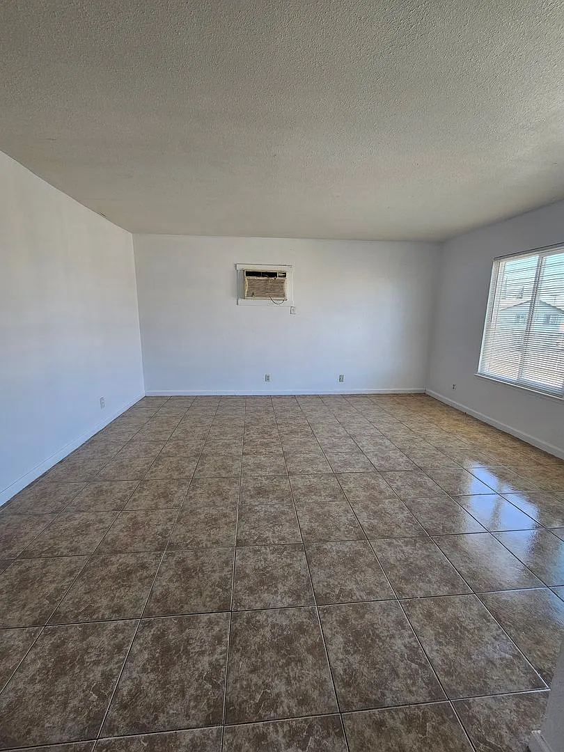 728 Illinois Avenue Units — Photo 3