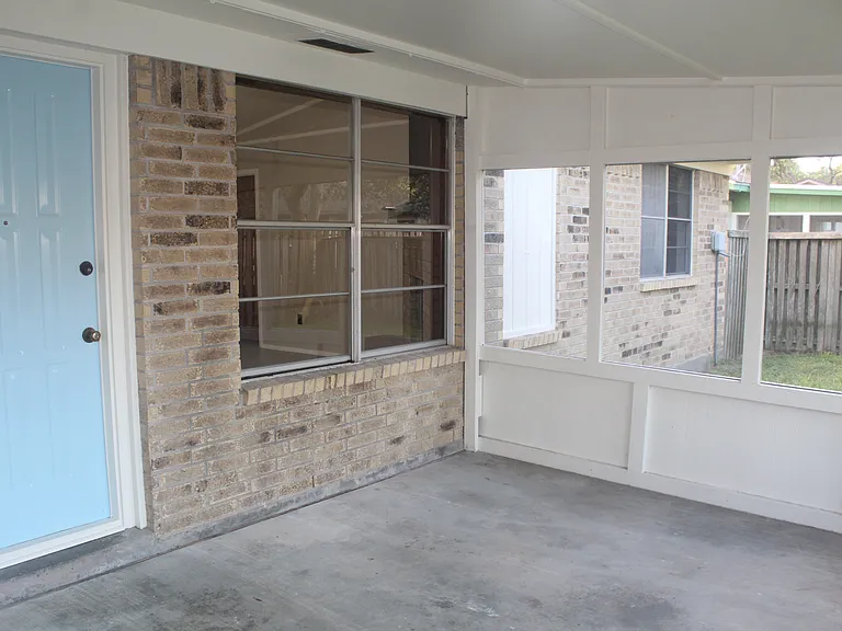 1414 N Live Oak St — Photo 6