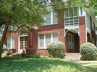 4 unit brick apartment house in the Lee Washington Street Historic District