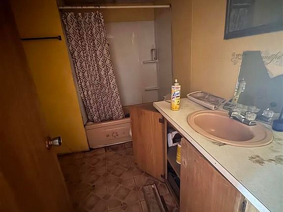 5th image of 352 Bayview Cir
