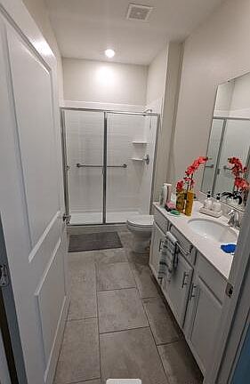 3rd image of 1721 Chatsworth Cir #B