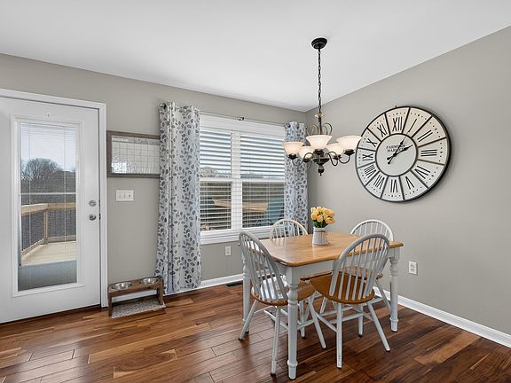 4th image of 140 Saddlebrook Rd