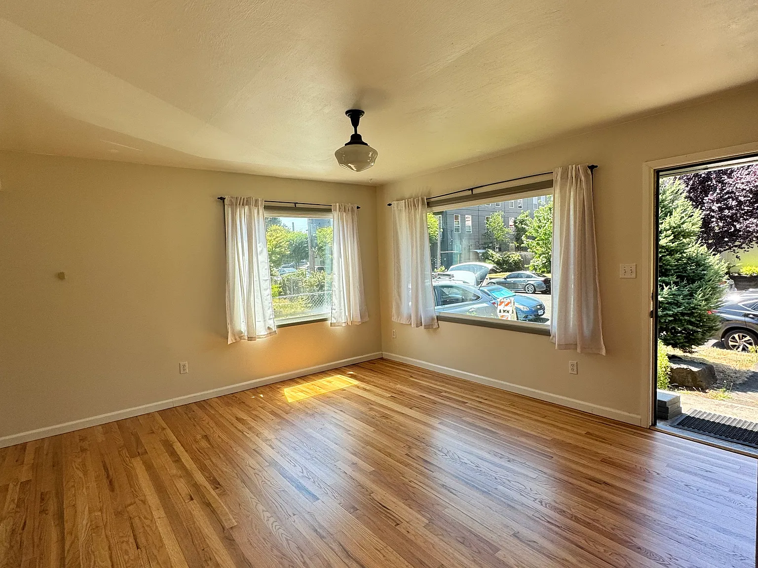 2 bed, 784 sqft, $2,225 — Photo 4