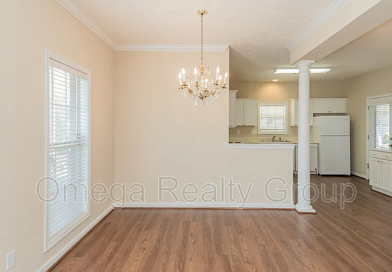 521 McGregor Ct — Photo 13