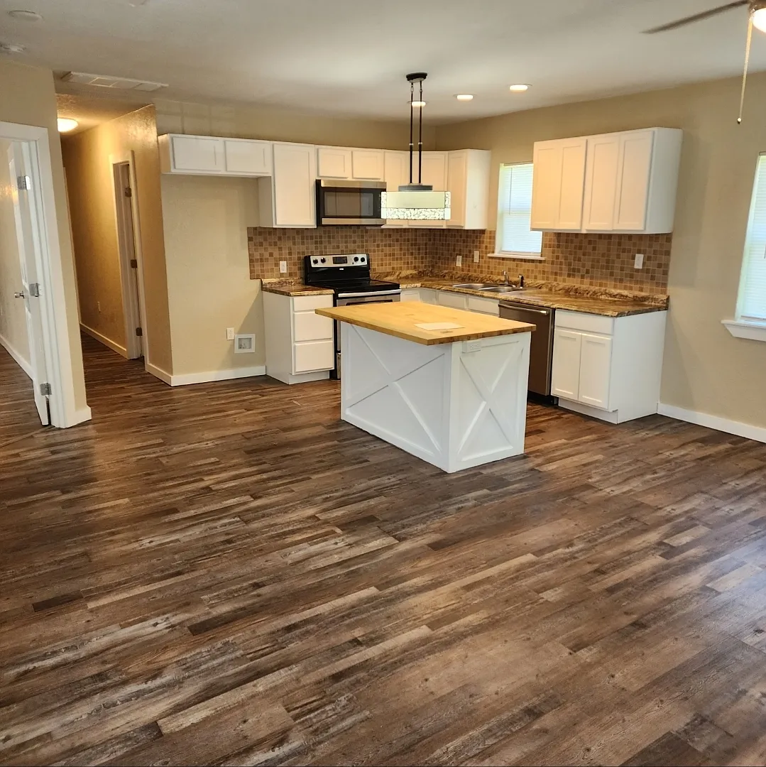 3 bed, 1150 sqft, $700 — Photo 3