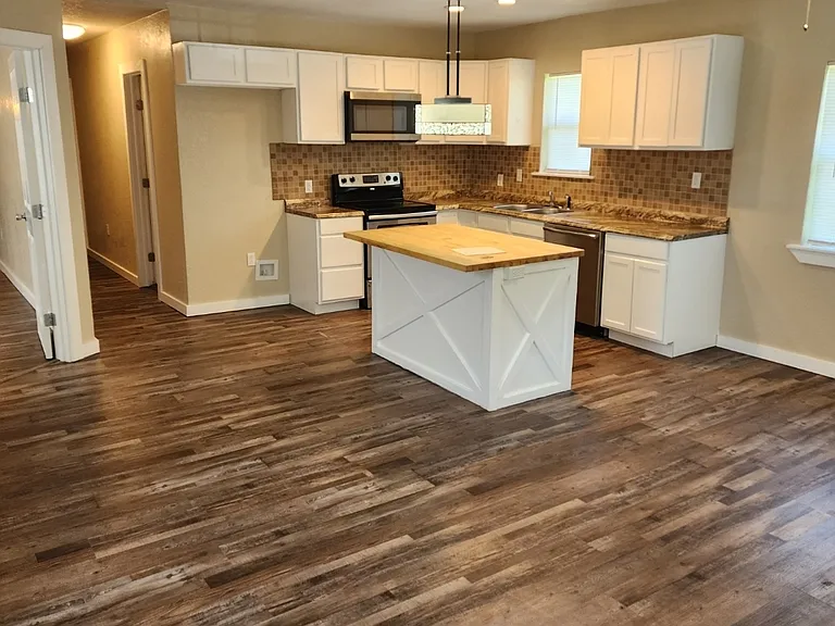 626 W Wallace St #B — Photo 3