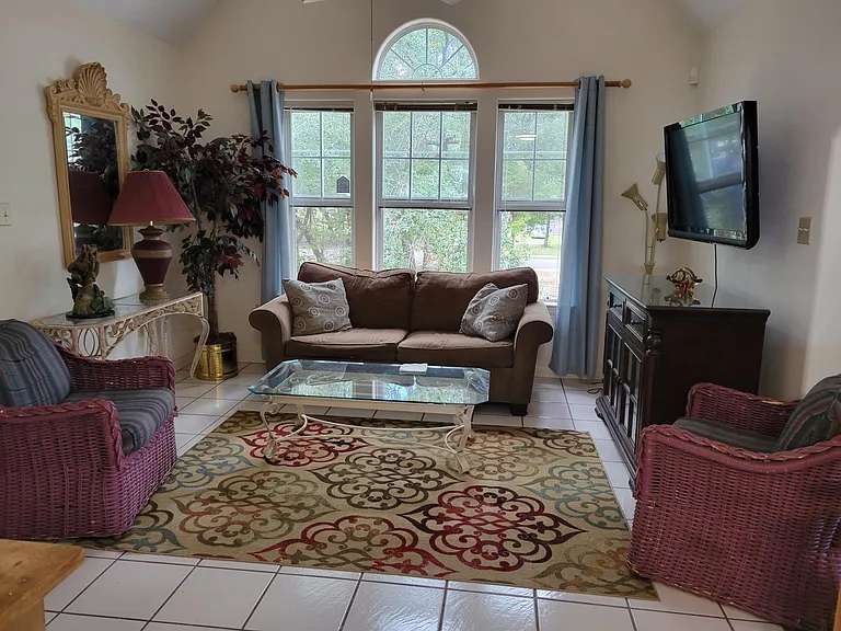 Satsuma Rd — Photo 10