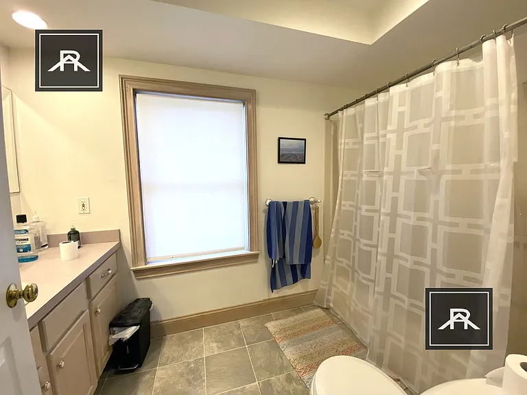 125 Vernon St #4 — Photo 10