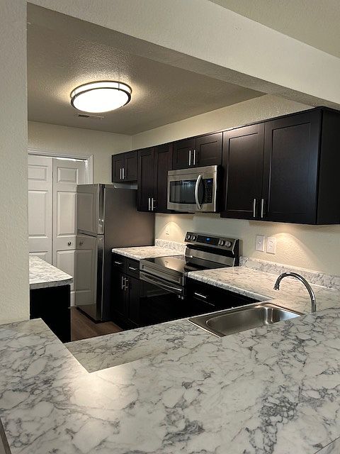 Kitchen with Breakfast Bar