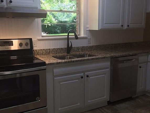 3rd image of 4005 Parkway Dr