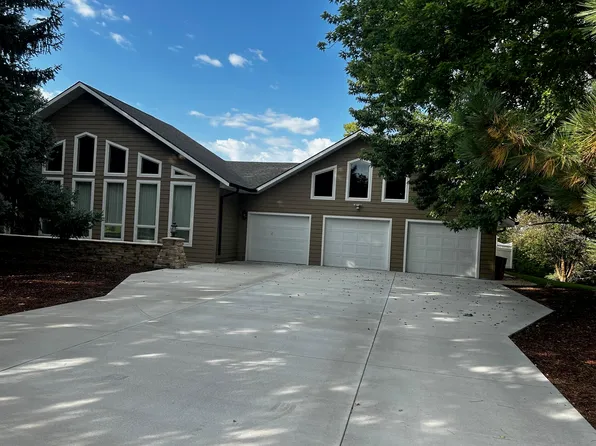 1309 Ridge Rd, Mitchell, SD 57301