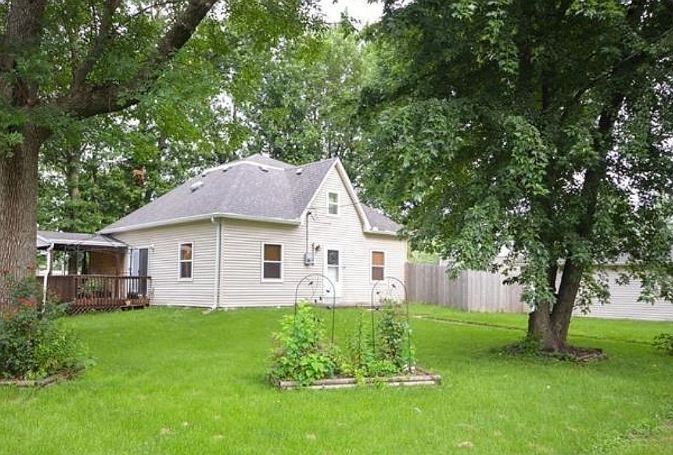 Huge yard on corner lot