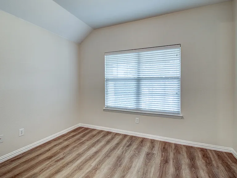 2100 Willow Creek Dr — Photo 8