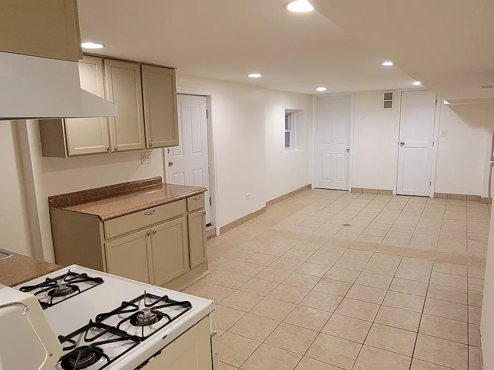 3719 S Damen Ave #BASEMENT
