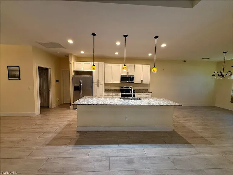 5560 Belrose St — Photo 13