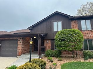 70 Golf View Ln #B, Frankfort, IL 60423