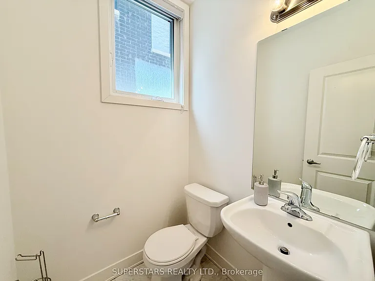 18 Mogul Rd — Photo 4