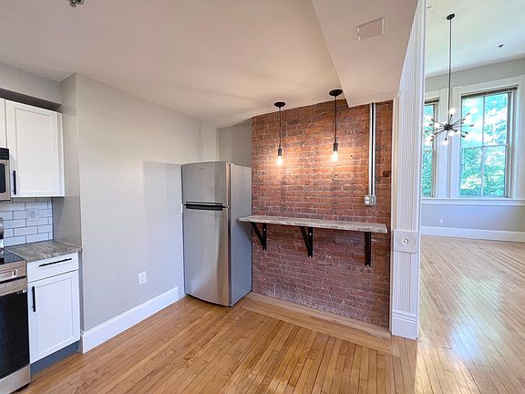 5th image of 27 Hillside Pl APT 17