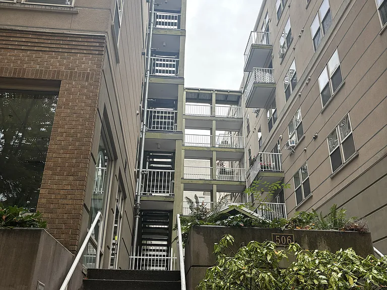 506 E Howell St #302 — Photo 11