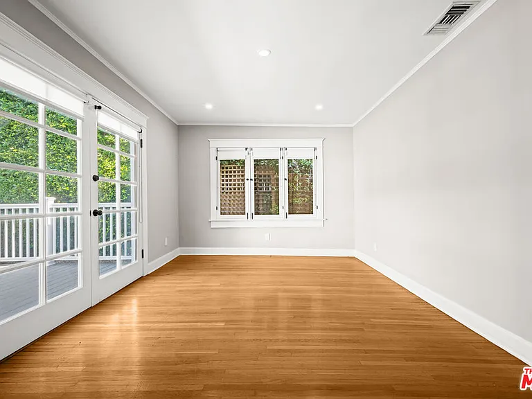 1441 N Ogden Dr — Photo 31