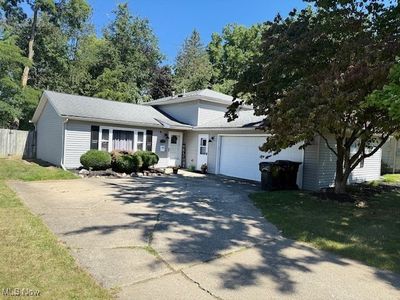 160 Pinewood Dr, Elyria, OH, 44035