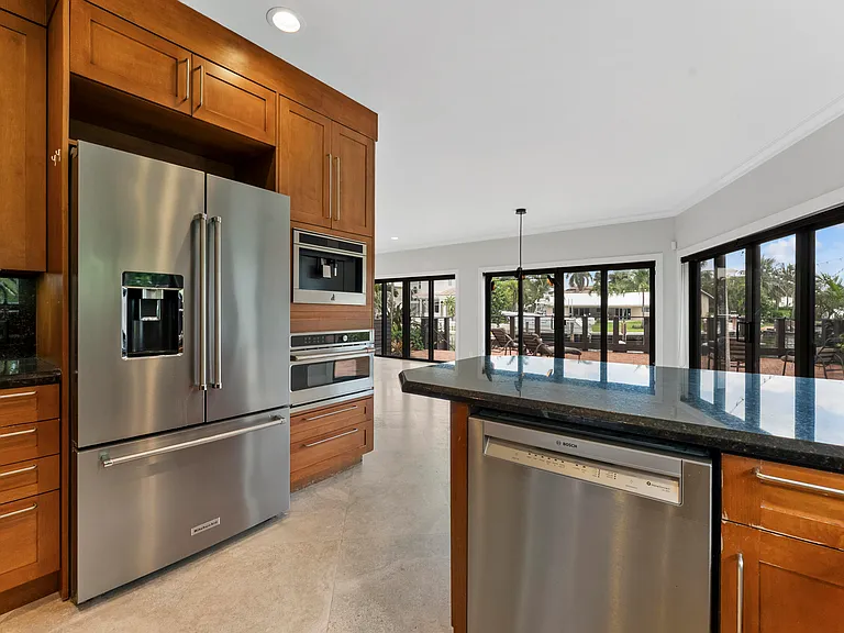 1121 Bel Air Dr #4 — Photo 11