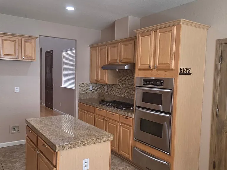 9561 Spring River Way — Photo 7