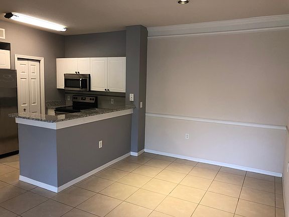 Area in front of kitchen for dining table, etc.