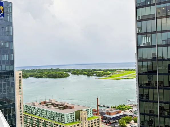 88 Harbour St #3702, Toronto, ON M5J 0C3