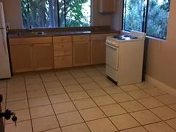 27 Haliu St #B, Lahaina, HI 96761