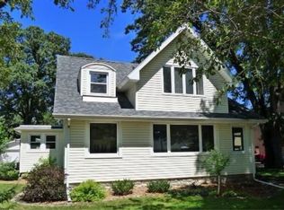 203 Blunt St, Charles City, IA 50616