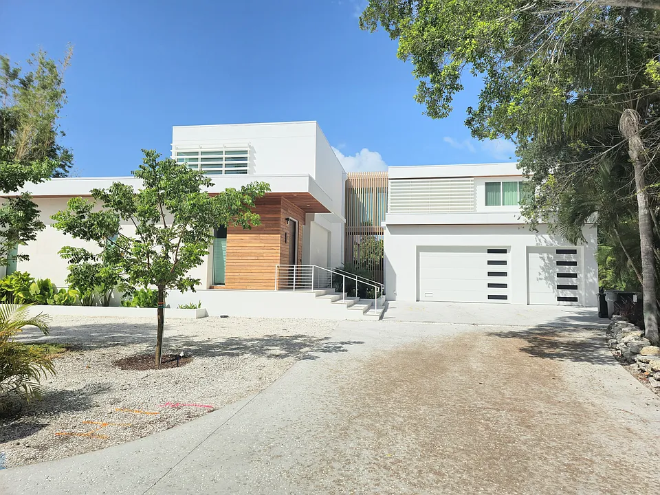 Roberts Bay Ln