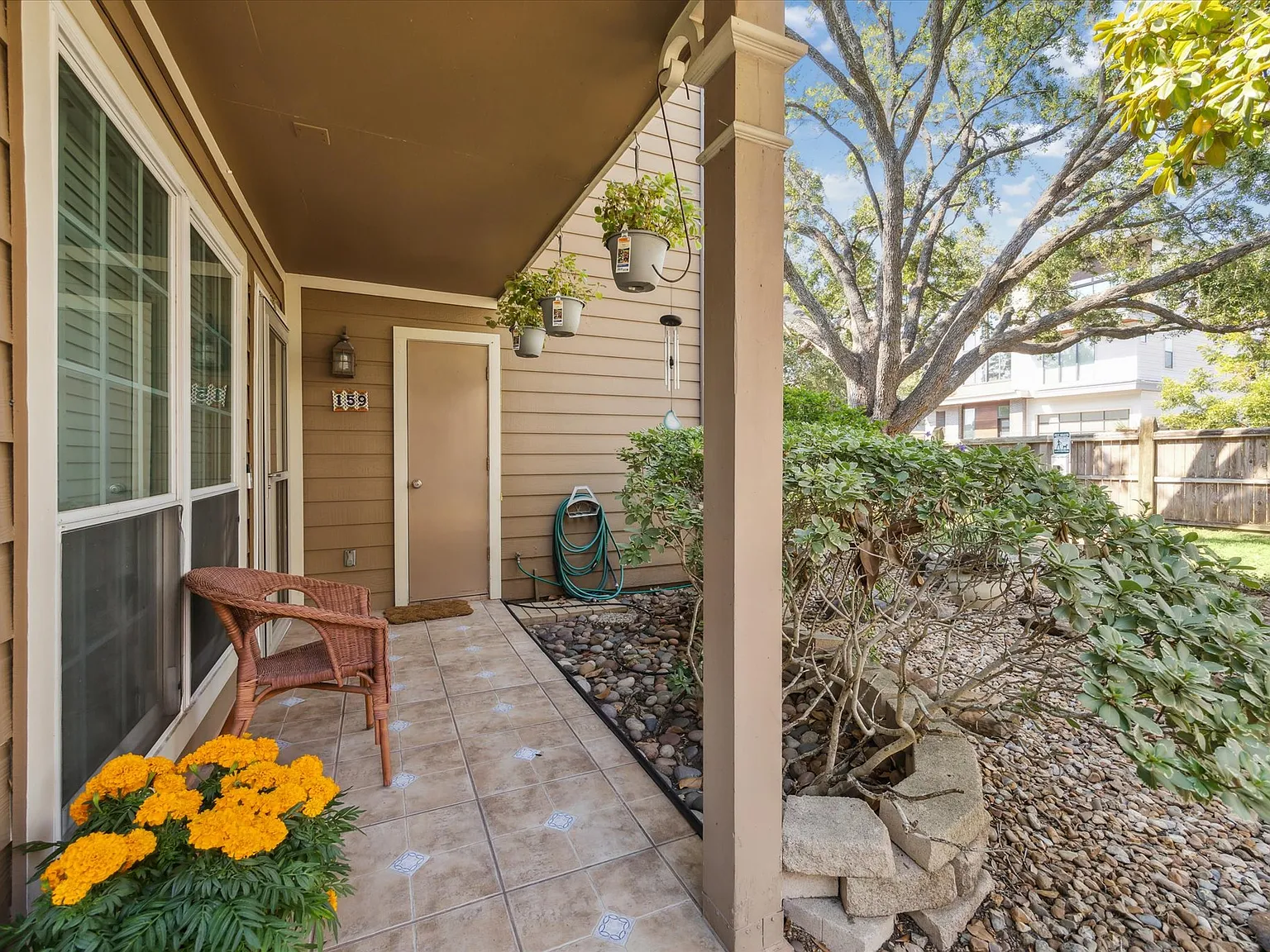 3 bed, 1120 sqft, $2,500 — Photo 2