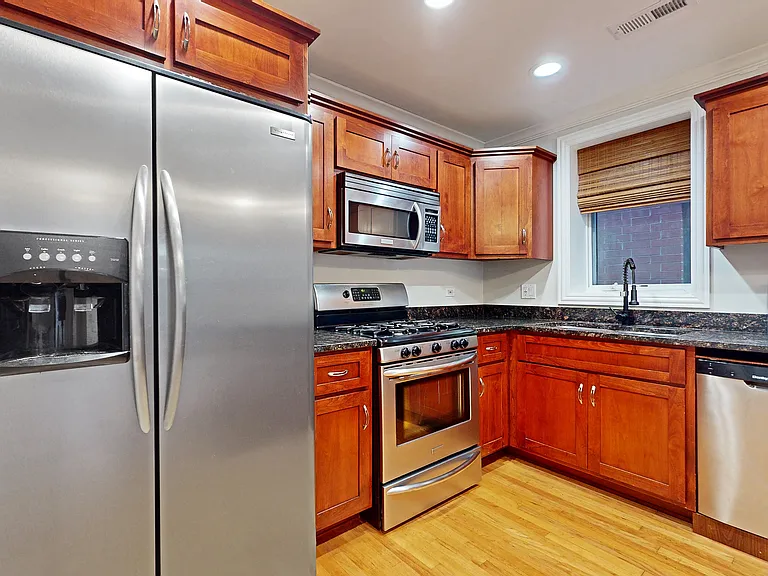 1504 W Augusta Blvd #1 — Photo 9