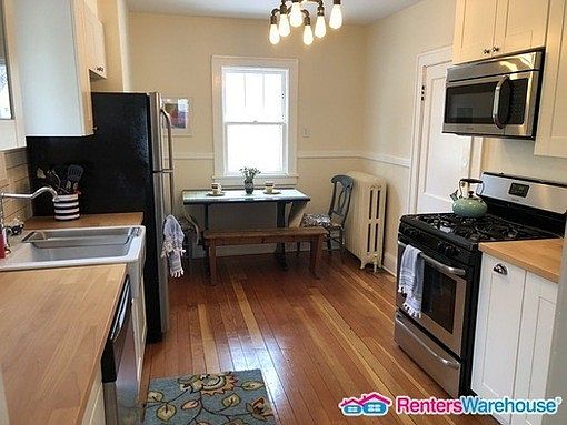 3rd image of 2524 32nd Ave S APT 1